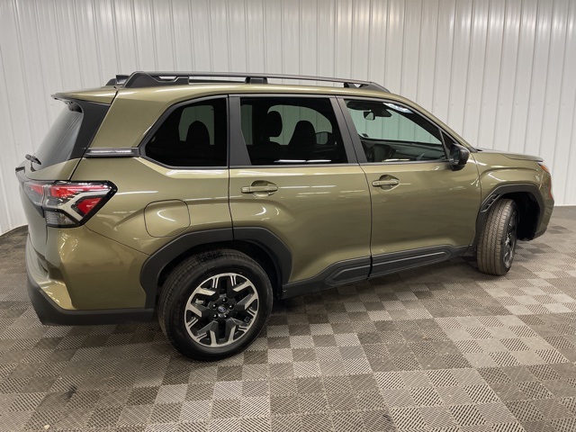 2025 Subaru Forester Premium photo 3