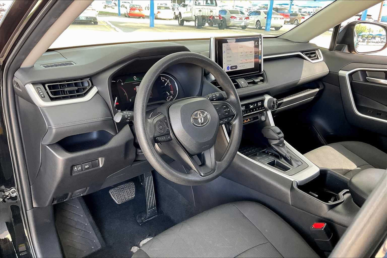 2024 Toyota RAV4 XLE photo 17