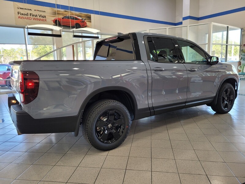 2025 Honda Ridgeline Black Edition photo 3