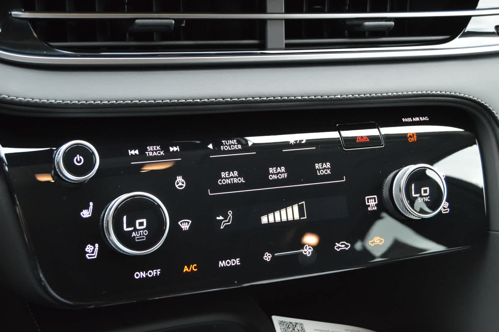 New 2025 Mineral Black INFINITI LUXE image 13