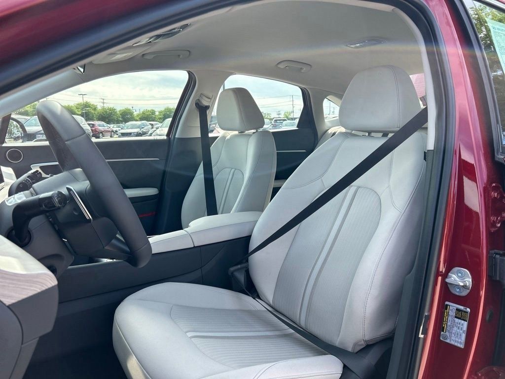 2024 Hyundai Sonata Hybrid SEL photo 16