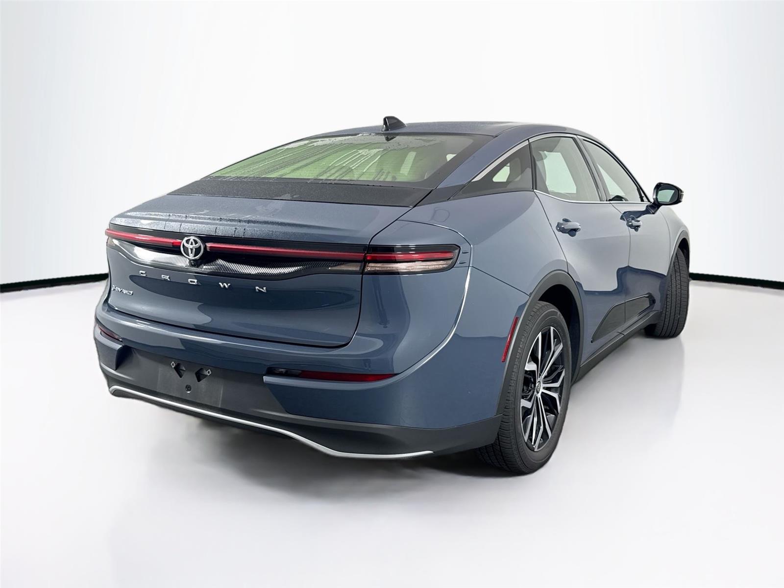 2025 Toyota Crown XLE photo 6