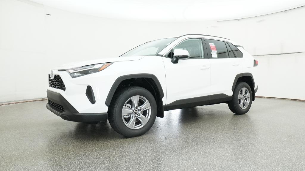 2025 Toyota RAV4 XLE photo 6