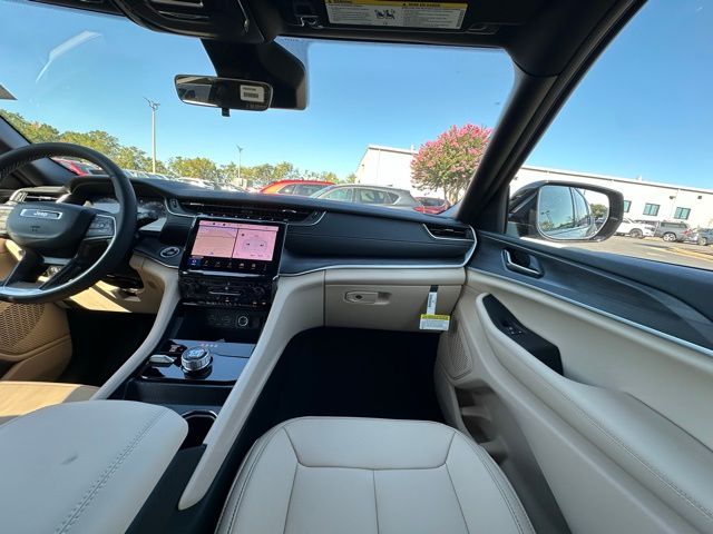 2025 Jeep Grand Cherokee Limited photo 26