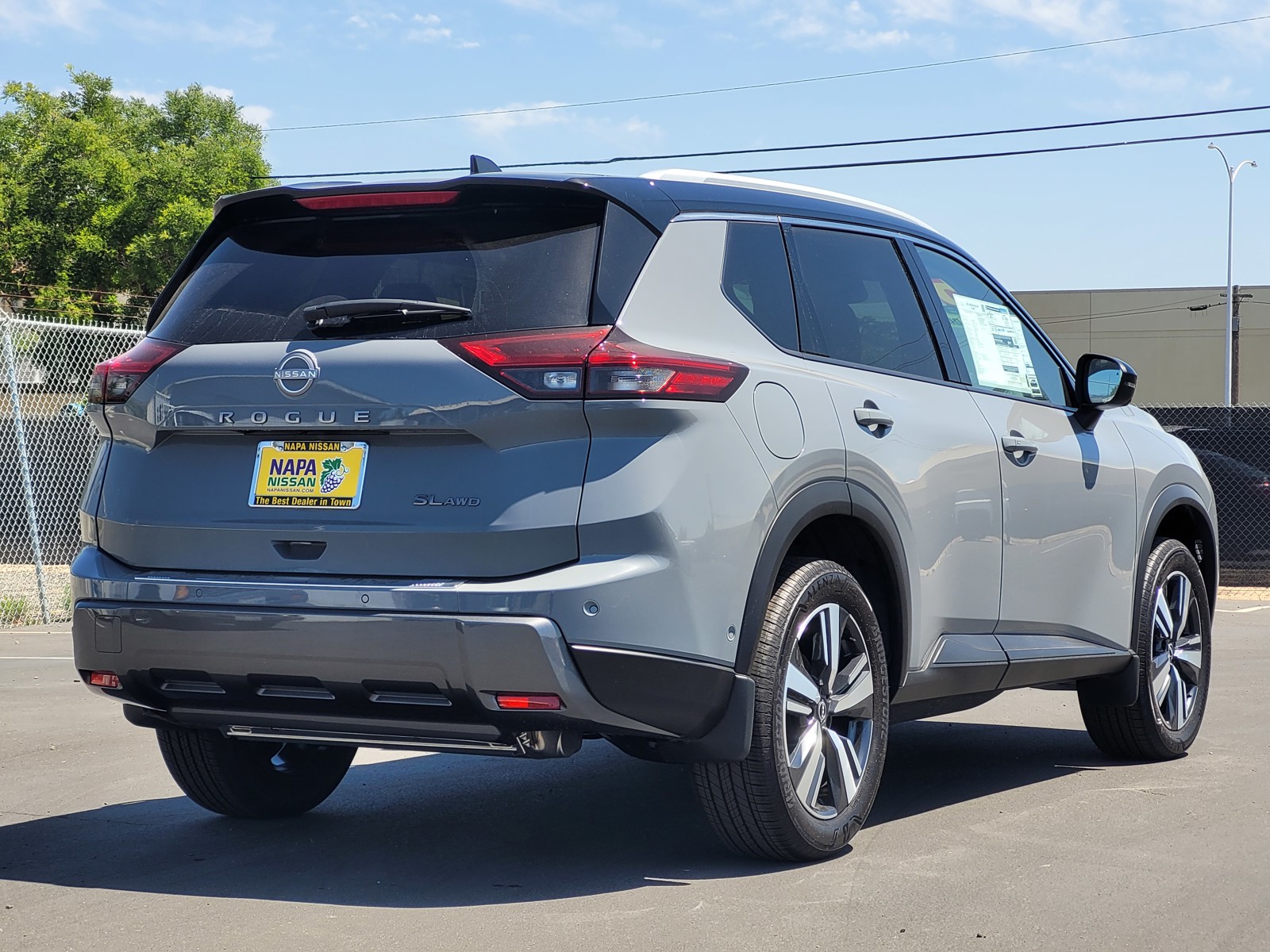 2025 Nissan Rogue SL photo 5