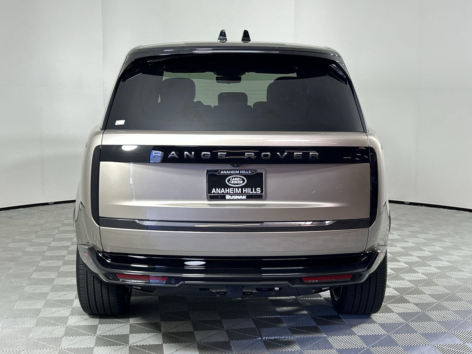 2025 Land Rover Range Rover SE photo 4
