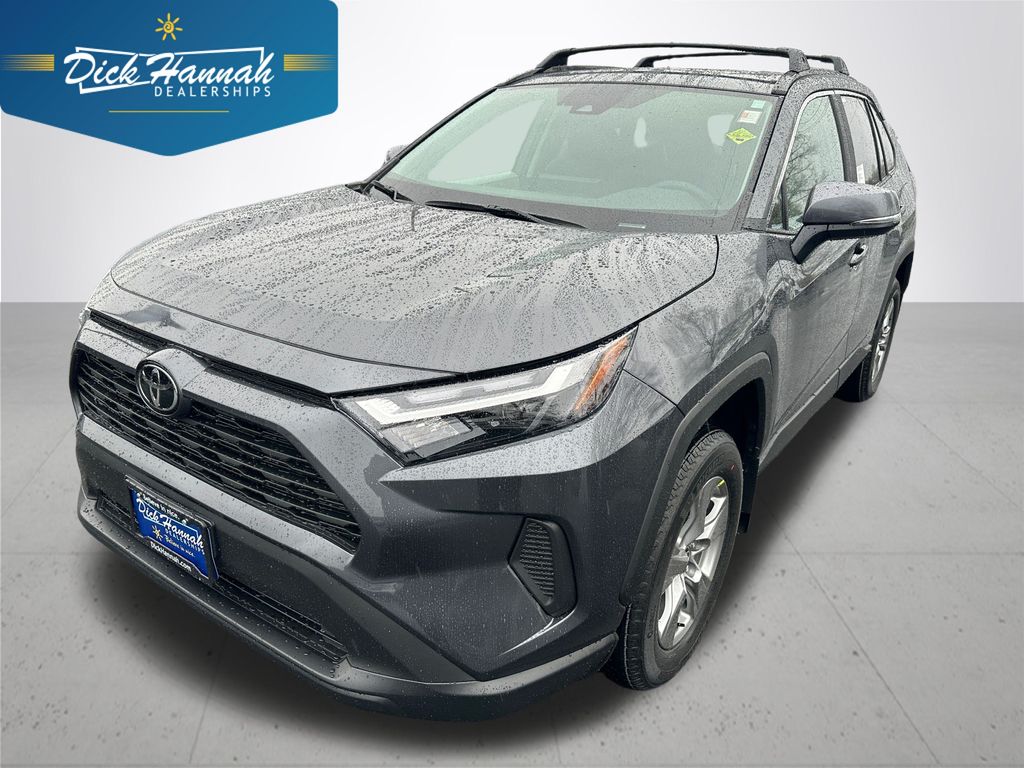 2025 Toyota RAV4 XLE's photo