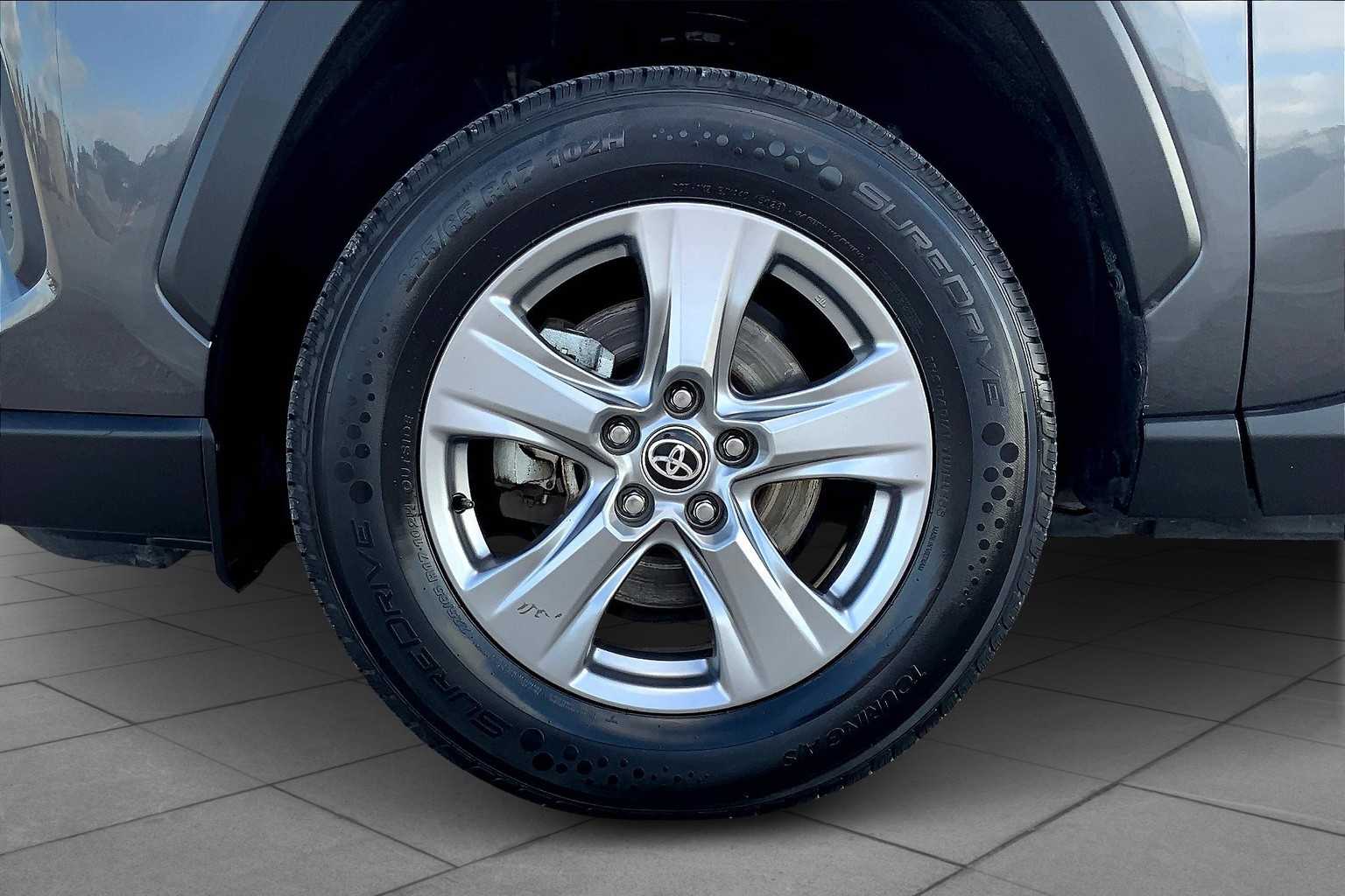 2023 Toyota RAV4 XLE photo 10