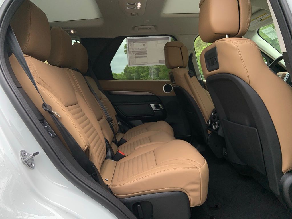 2025 Land Rover Discovery Metropolitan Edition photo 16