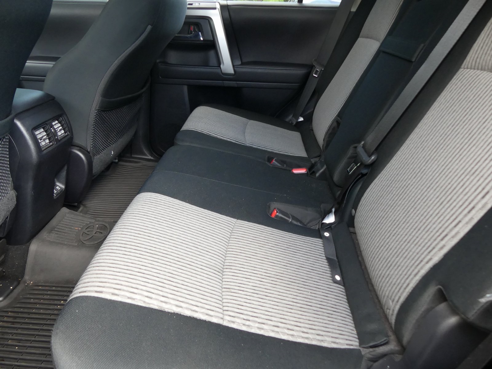2022 Toyota 4Runner SR5 photo 25
