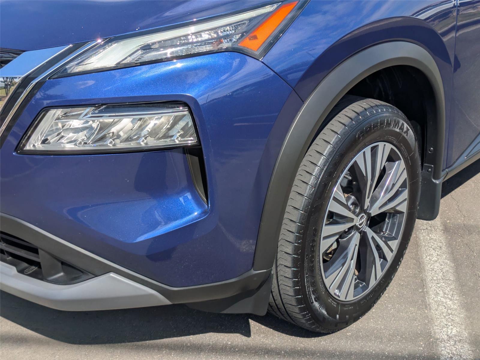2022 Nissan Rogue SV photo 9