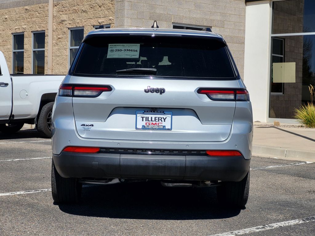 2024 Jeep Grand Cherokee Altitude photo 3