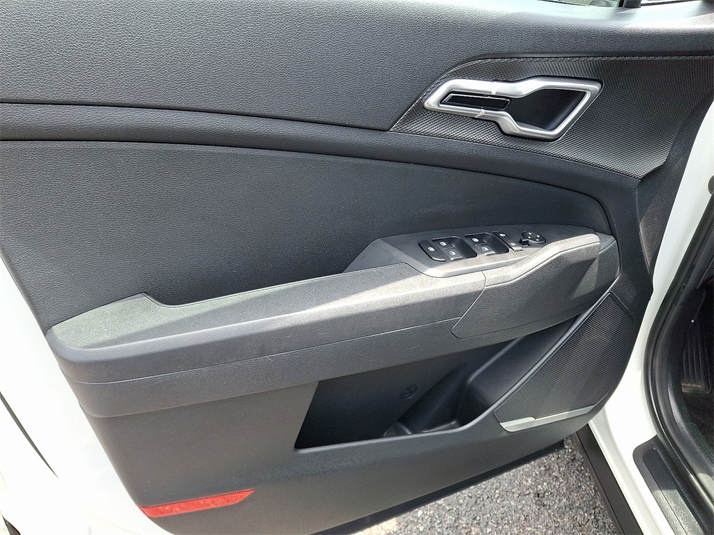 2023 Kia Sportage Hybrid LX photo 12