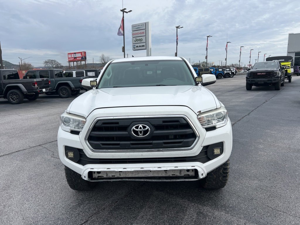 2016 Toyota Tacoma SR5 photo 2