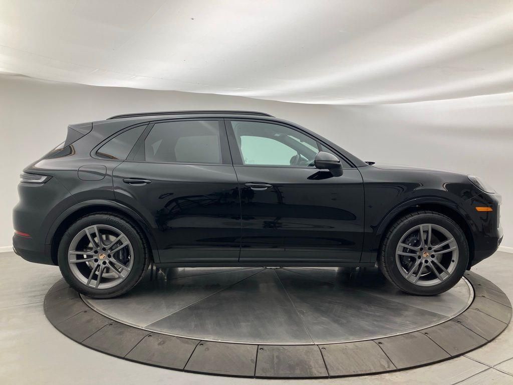 2025 Porsche Cayenne Base photo 7