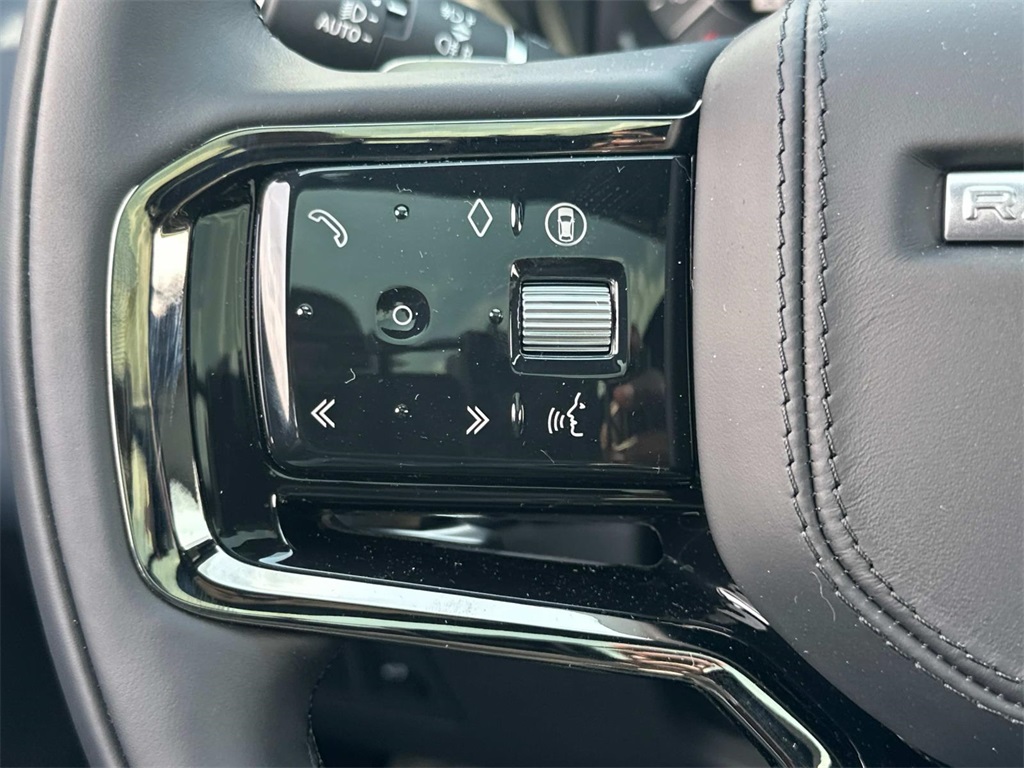 2026 Land Rover Range Rover Velar SE photo 4
