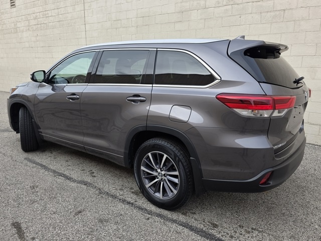 2017 Toyota Highlander SE photo 3