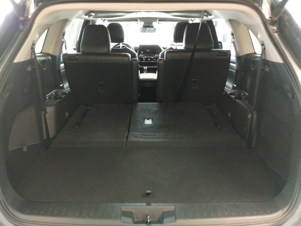 2024 Toyota Highlander XLE photo 9