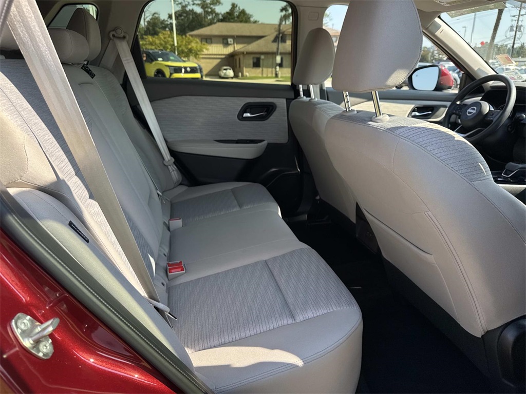2023 Nissan Rogue SV photo 5
