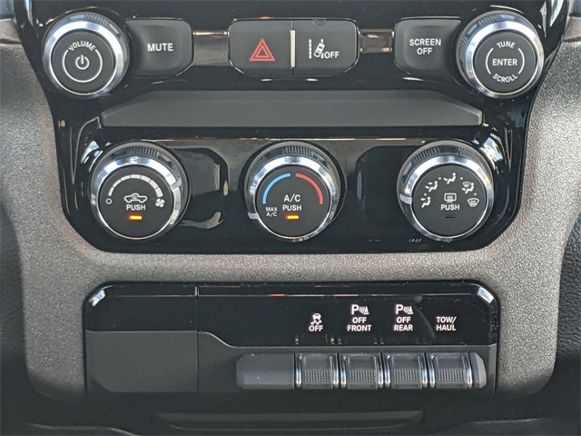 2025 Ram 1500 Tradesman photo 13