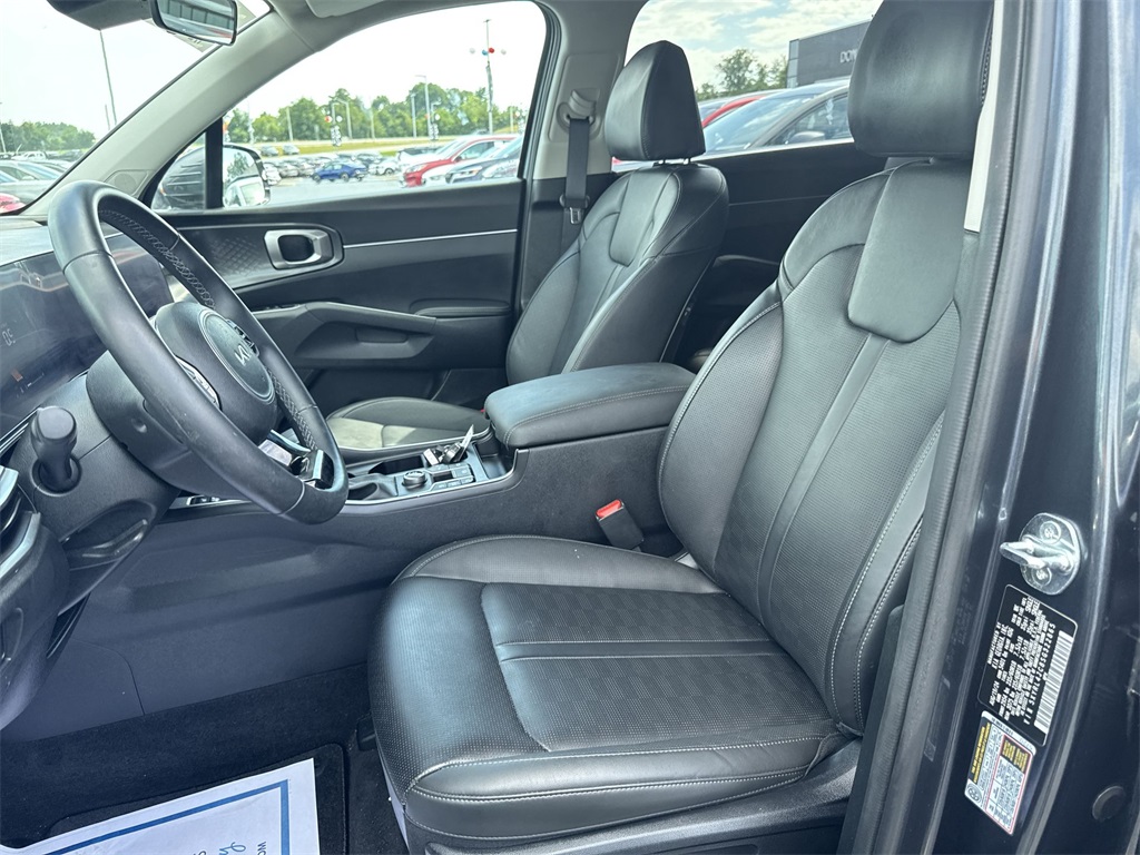 2025 Kia Sorento S photo 17