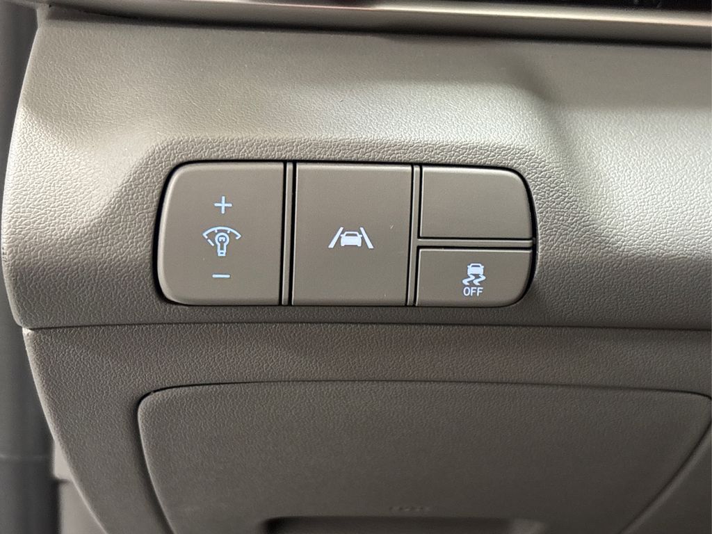 2023 Hyundai Elantra SEL photo 29