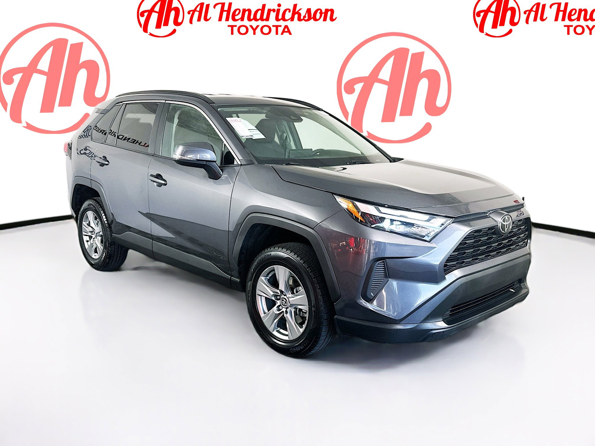2024 Toyota RAV4 XLE's photo