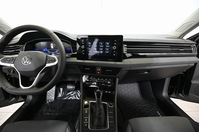 2025 Volkswagen Jetta 1.5T SE photo 2