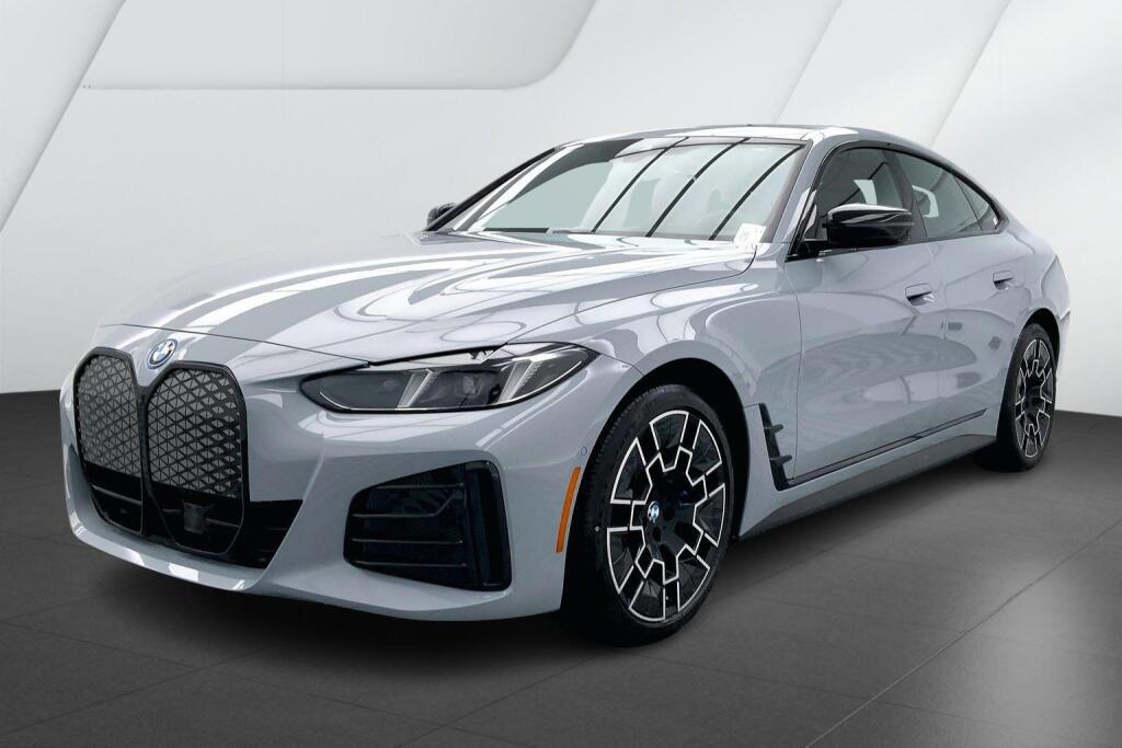 2025 BMW i4 40's photo