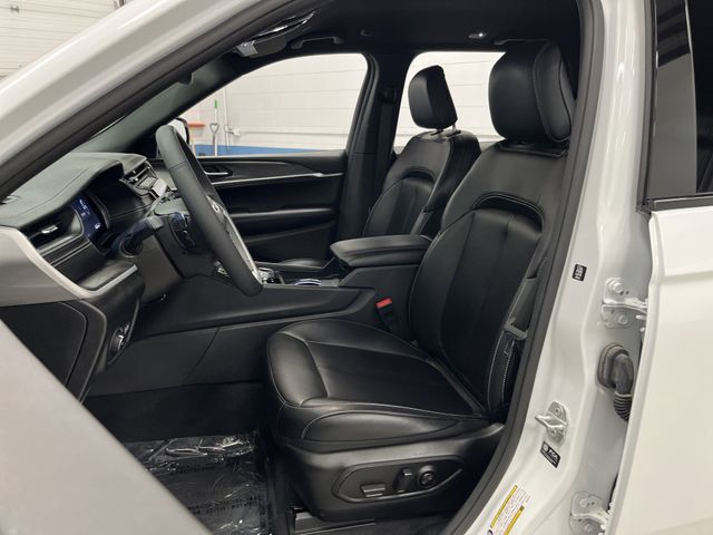 2024 Jeep Grand Cherokee Limited photo 3