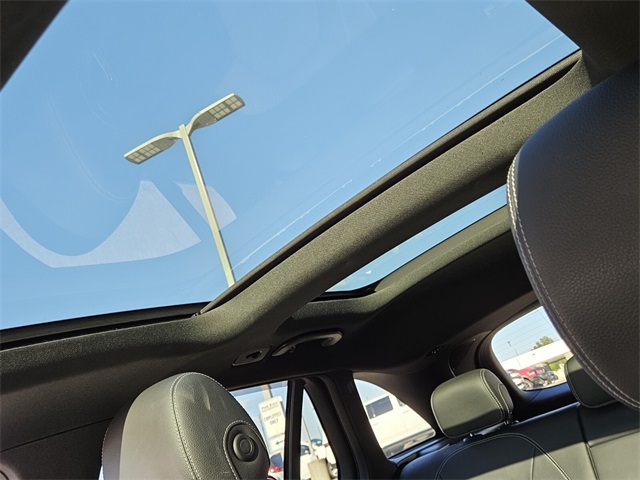 2019 Mercedes Benz GLC 300 photo 2