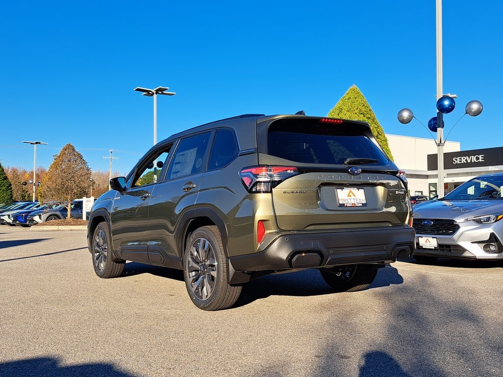 2025 Subaru Forester Touring photo 4