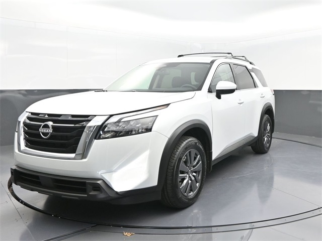 2025 Nissan Pathfinder SV's photo