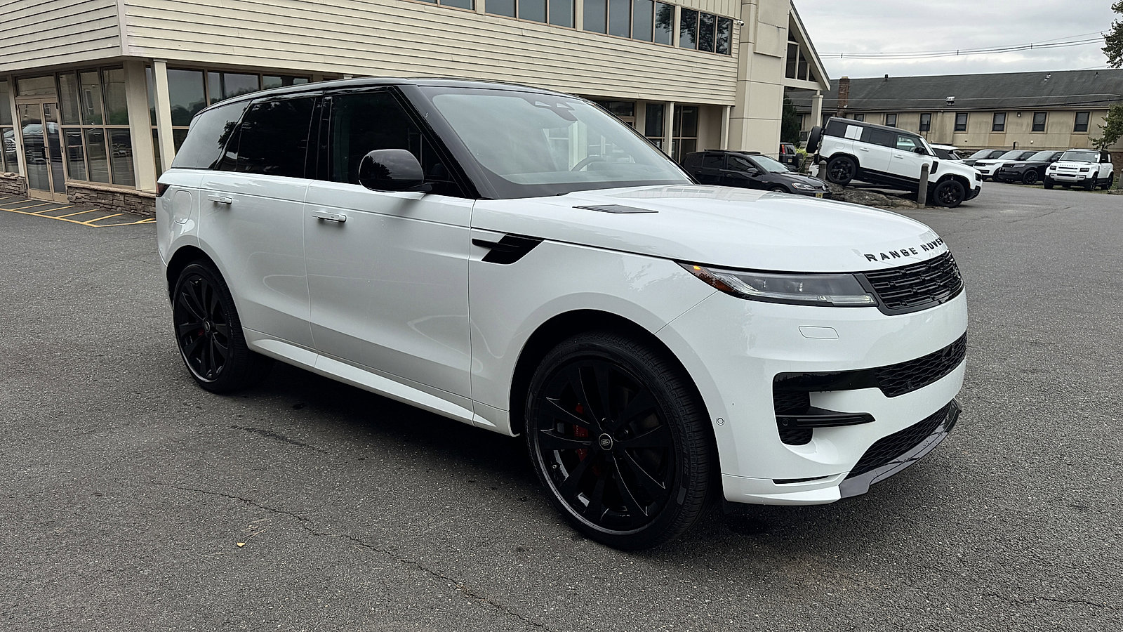 2025 Land Rover Range Rover Sport SE photo 7