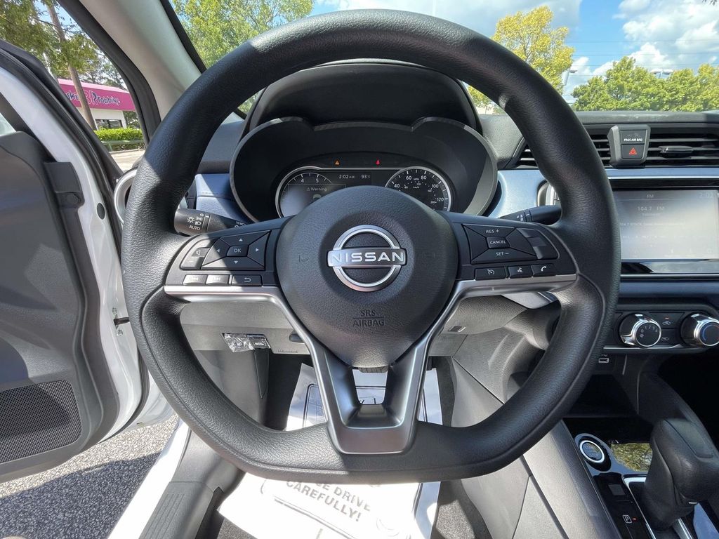 2025 Nissan Versa SV photo 19