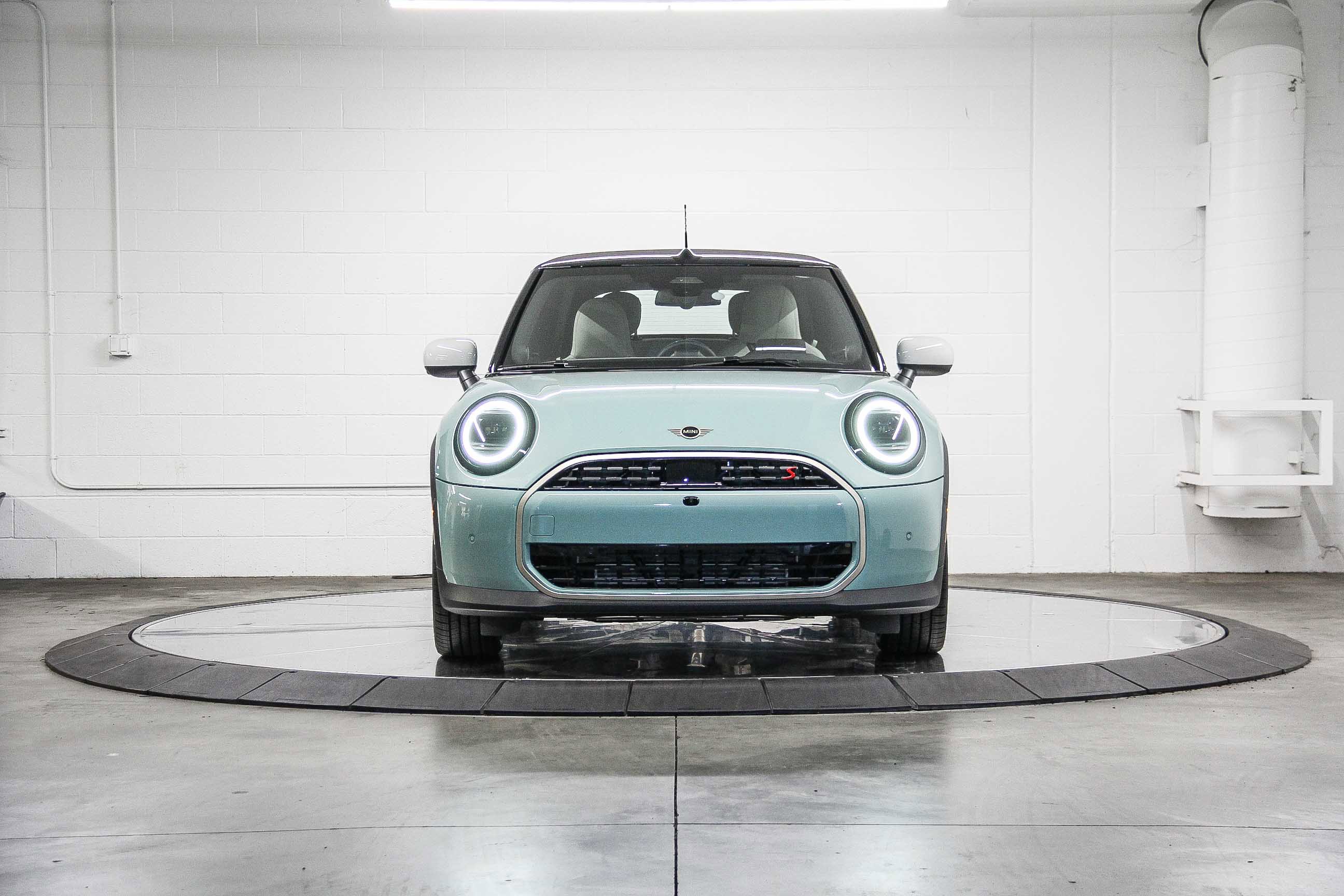 2026 Mini Cooper Convertible Iconic photo 2