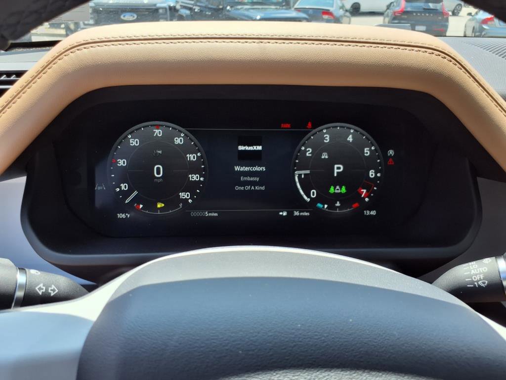 2025 Land Rover Defender 110 X-Dynamic SE photo 18