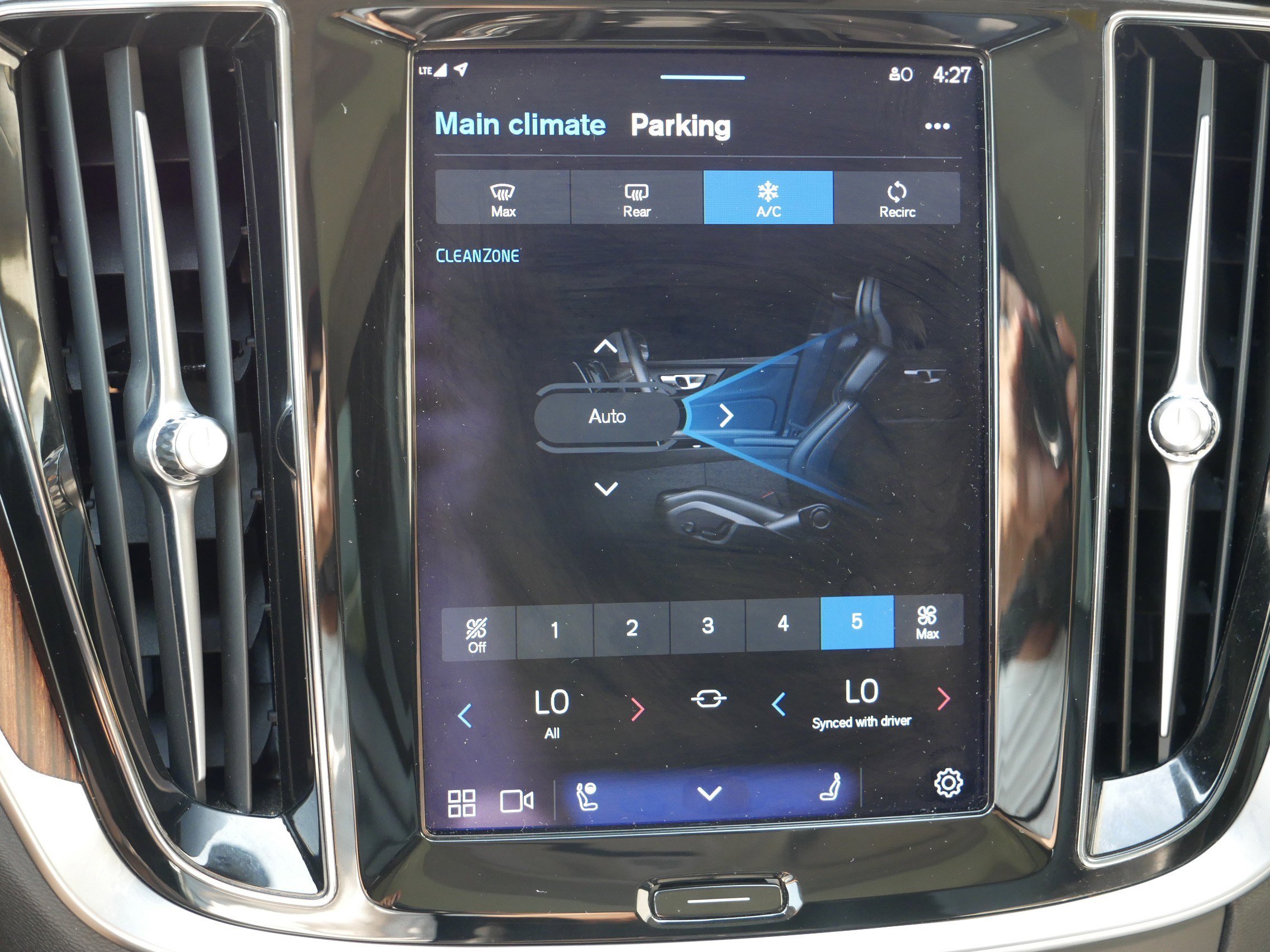 2024 Volvo V60 Cross Country Plus photo 23