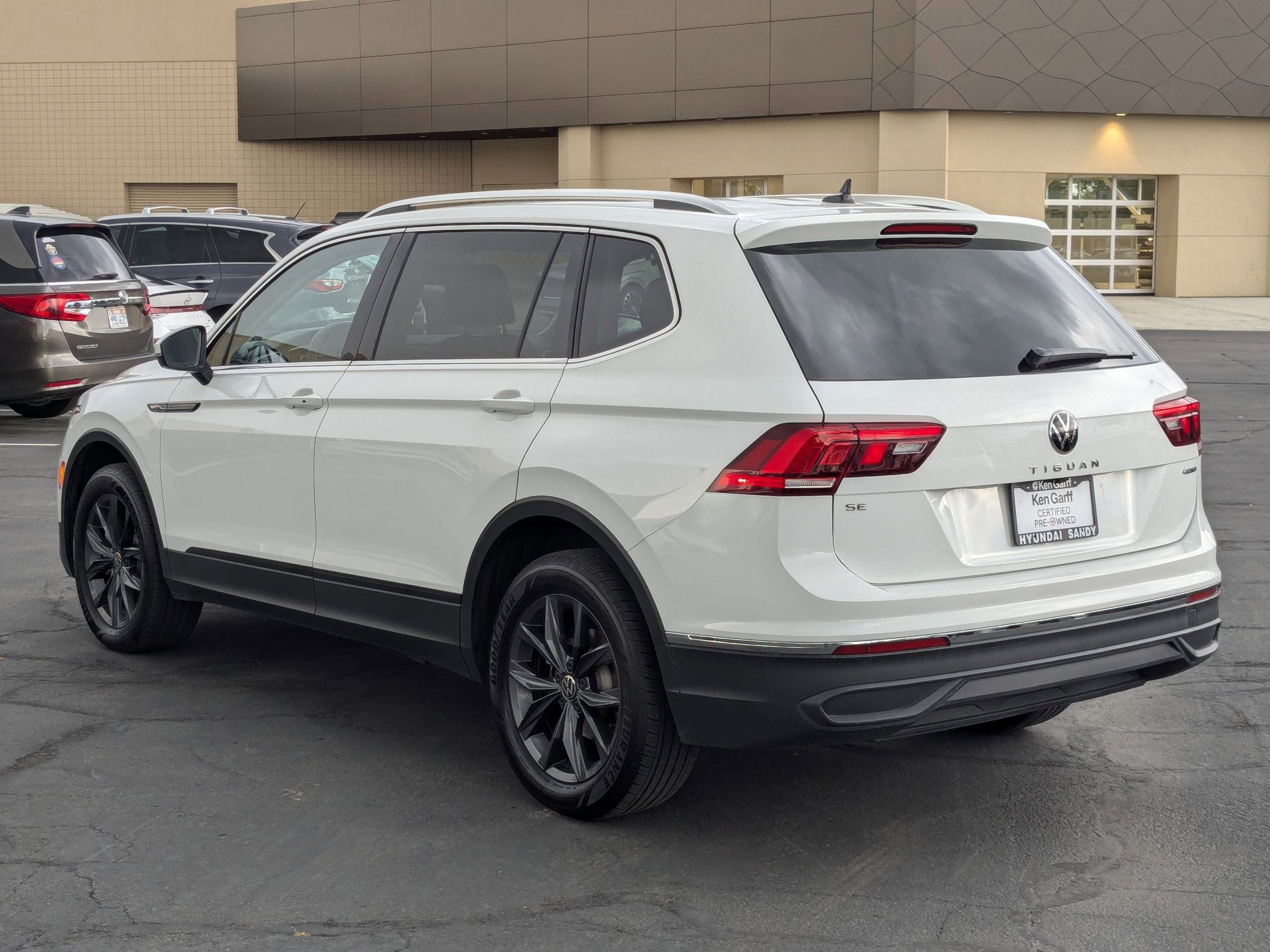 2022 Volkswagen Tiguan SE photo 4