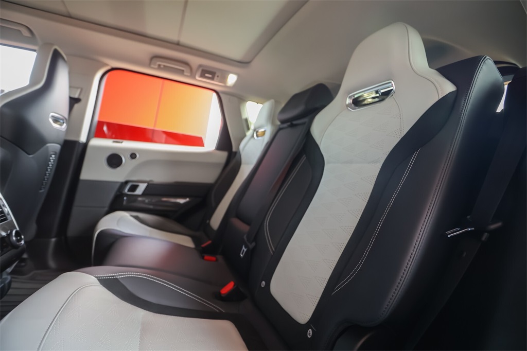 2022 Land Rover Range Rover Sport SVR photo 37