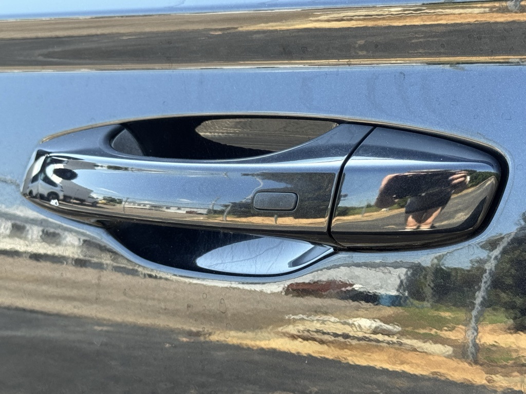 2023 Volkswagen Taos SE photo 7