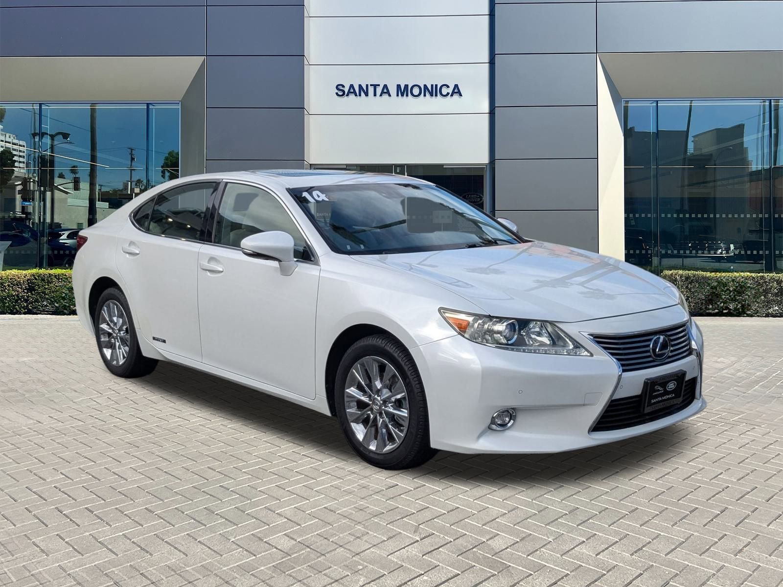 2014 Lexus ES 300h photo 3