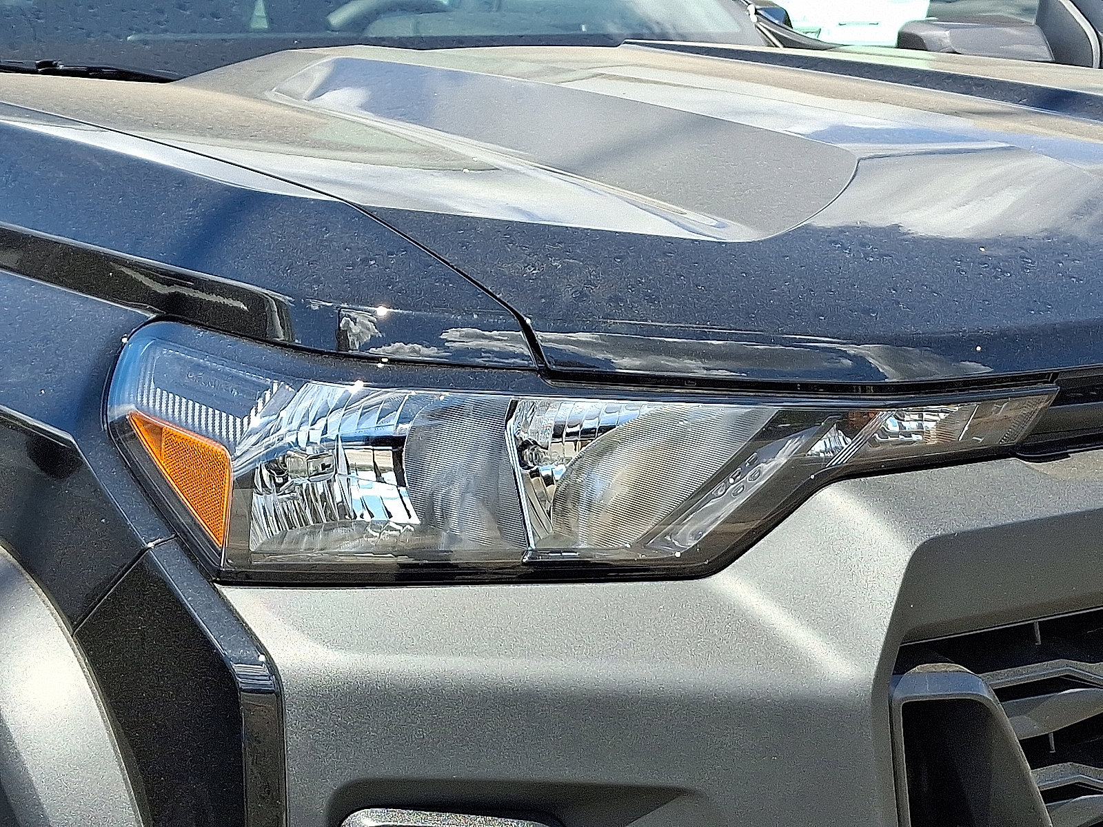 2026 Chevrolet Colorado Trail Boss photo 2