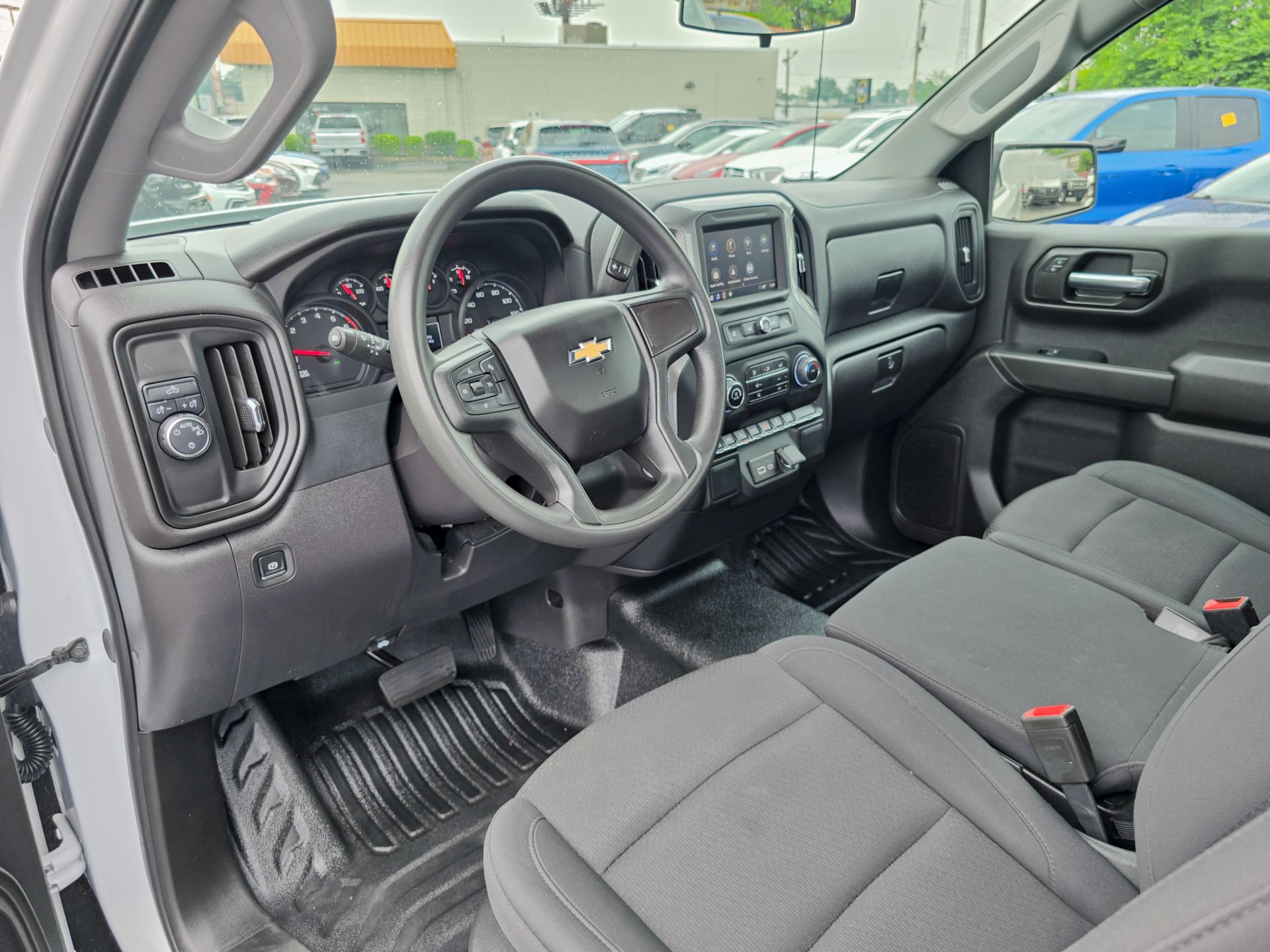 2024 Chevrolet Silverado 1500 photo 2