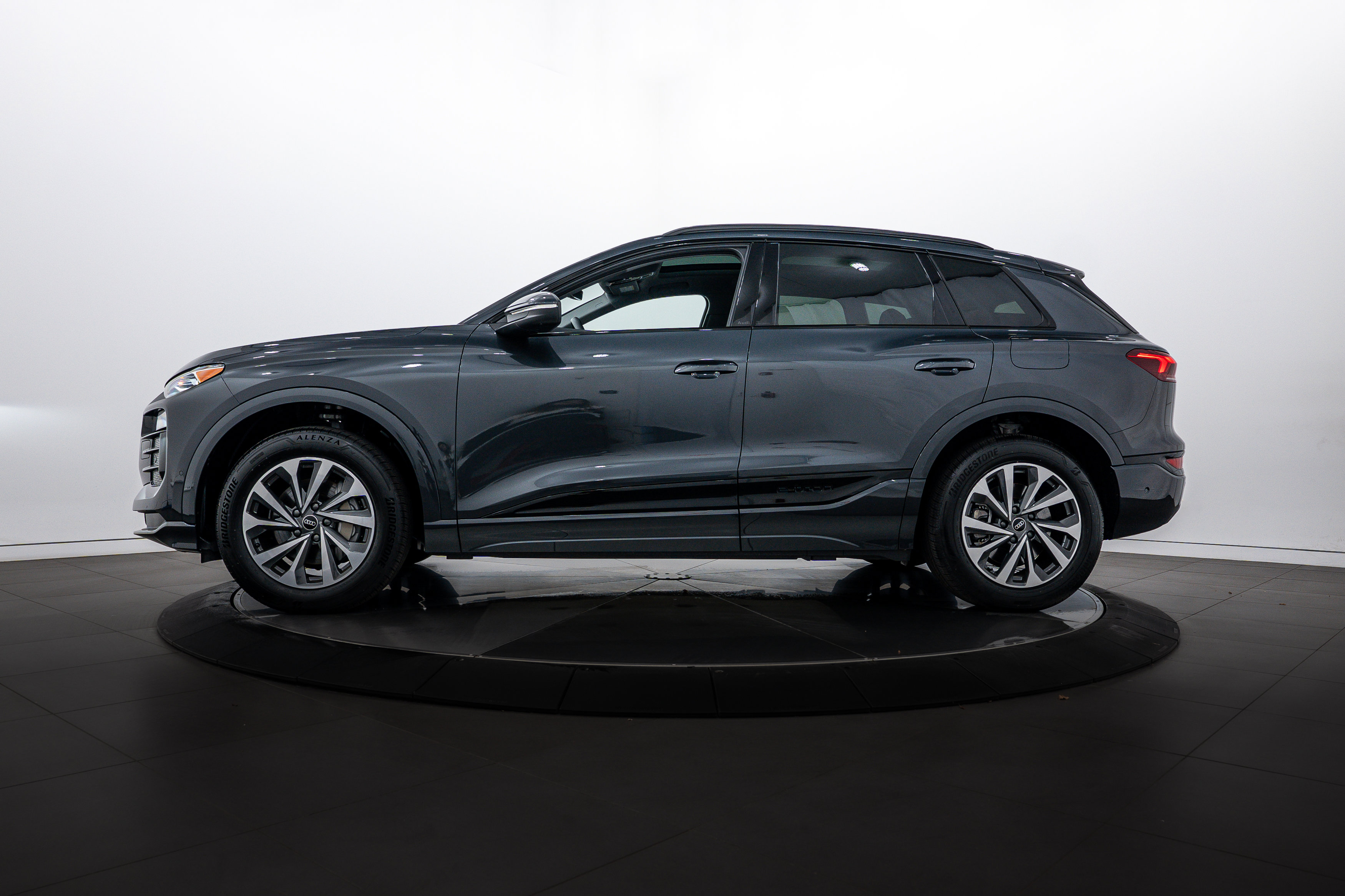 2025 Audi Q6 E-tron Premium photo 4