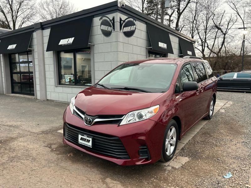 2018 Toyota Sienna LE