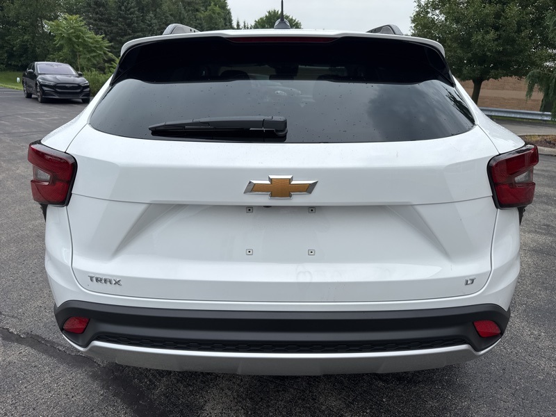 2025 Chevrolet Trax LT photo 4