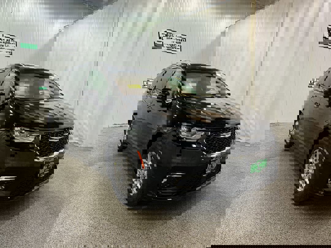 2026 Chrysler Pacifica Select's photo