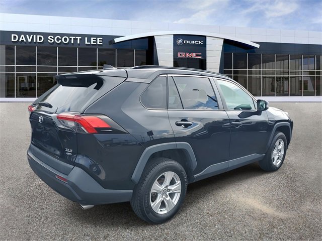 2020 Toyota RAV4 XLE photo 3