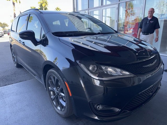 2018 Chrysler Pacifica Limited photo 2